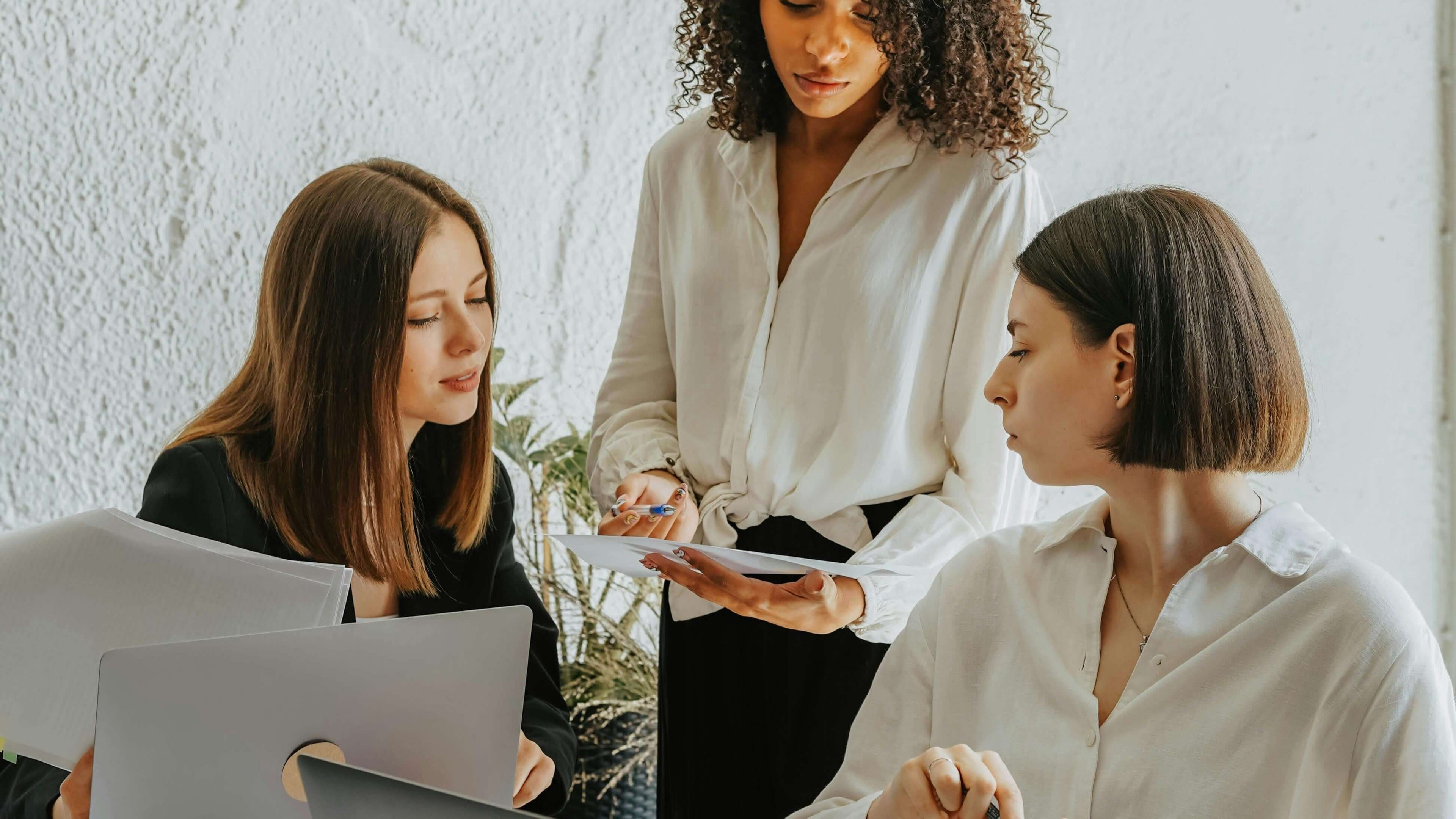 Breastfeeding & Work – How to Make Pumping Fit Into Your Day - Avari Official