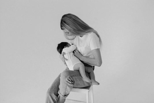 Cluster Feeding – What It Is and How to Survive It - Avari Official